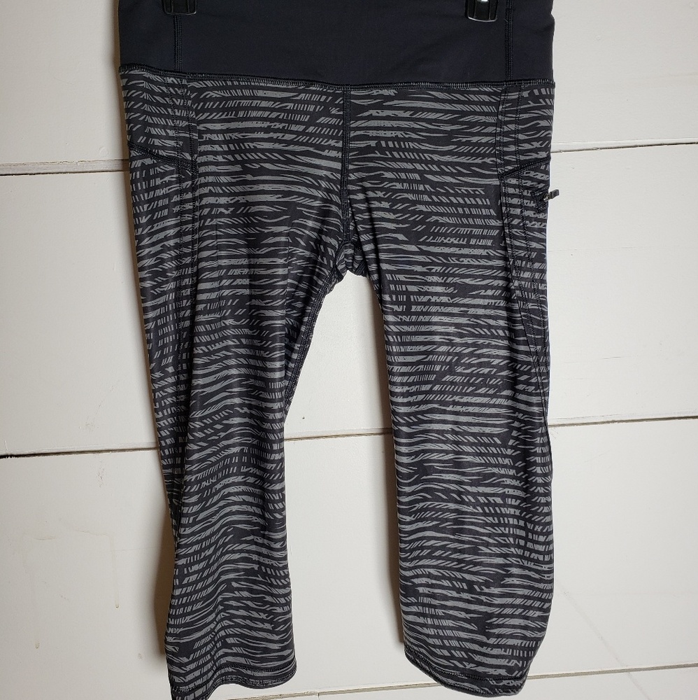 Lululemon black and gray striped capris